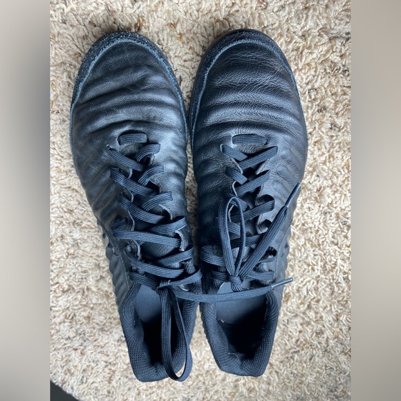 nike tiempo indoor soccer shoes Size 8.5 Black - Picture 8 of 10